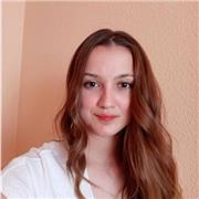 Profesora de francés con C1 certificado y 8 años de experiencia